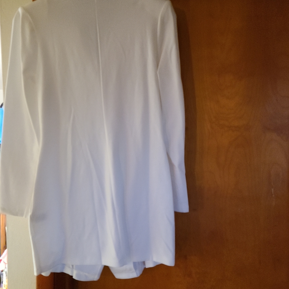 Clothing - Picture 4 of 5